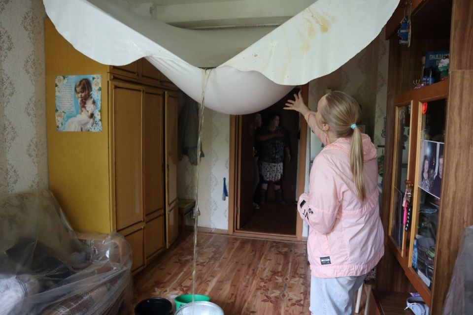Неуплата долгов за ЖКУ: управляющая компания отказала в компенсации после потопа