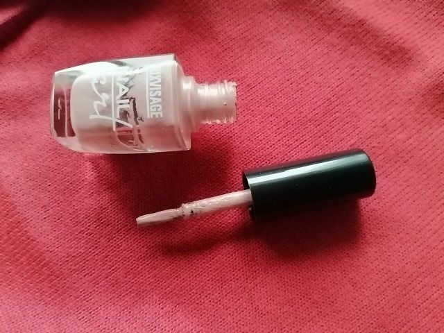 Как избавиться от пятен лака для ногтей на одежде: практическое руководство