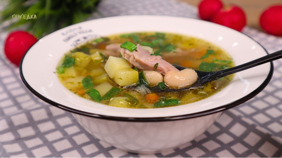 Летний уют в тарелке: как приготовить суп с кабачками и фасолью