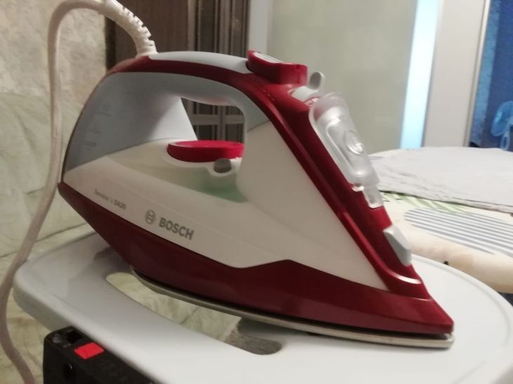 Секрет идеального утюга: как минеральная вода продлевает жизнь вашему помощнику
