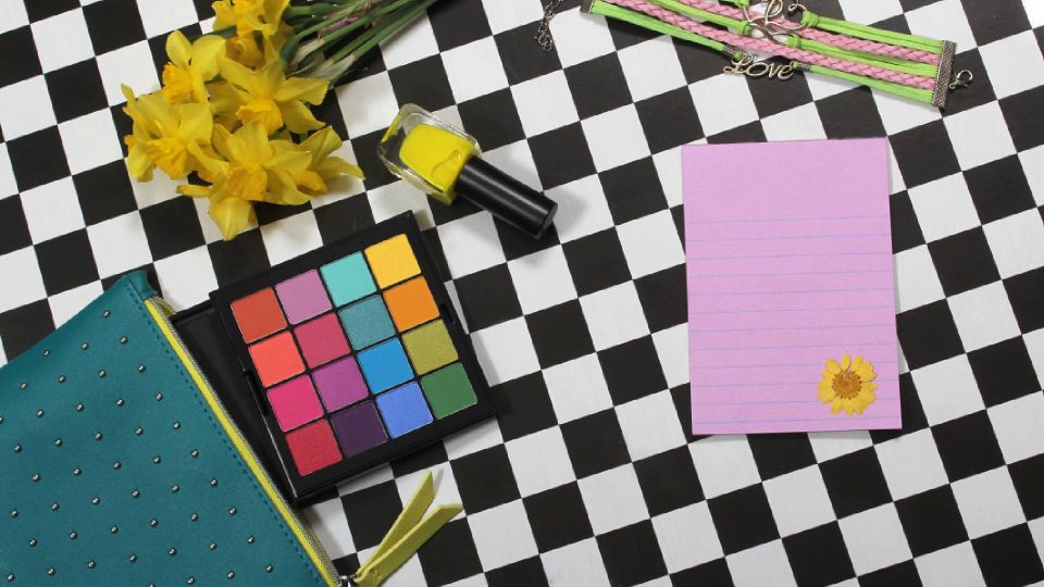 Обойдетесь без дорогих органайзеров: вот как удобно и просто хранить в доме косметику