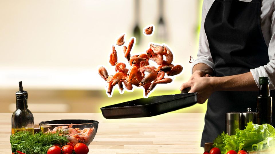 Не выбрасывайте очистки от креветок — приготовьте из них деликатес