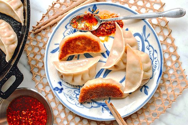 Приготовьте воздушные пельмени с курицей и цукини — идеальное решение для летних ужинов