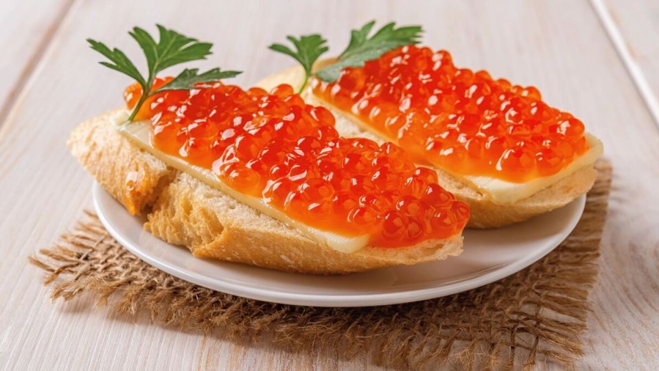 Цены на красную икру: что ждать к новогодним столам