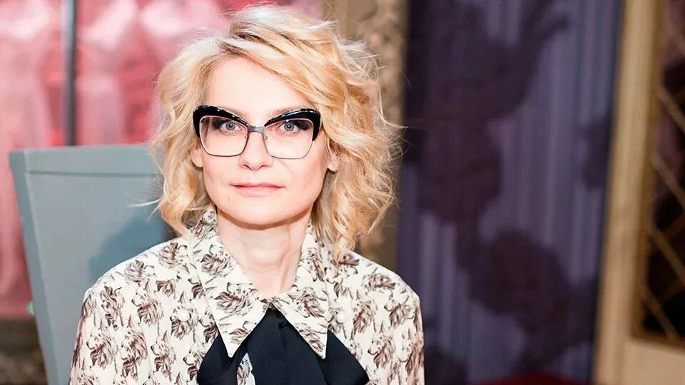Эвелина Хромченко о том, как выглядеть молодо после 50: 5 ключевых вещей, которые стоит убрать из гардероба