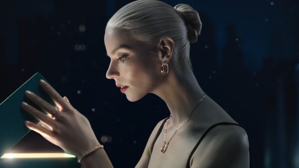 Аня Тейлор-Джой и волшебство Нового года от Tiffany & Co