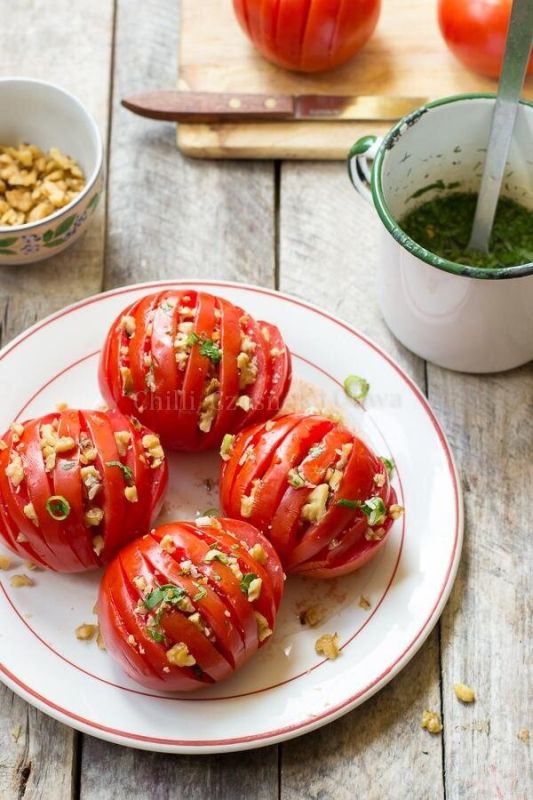 Нежные Помидоры с Орехами и Специями для Летнего Настроения