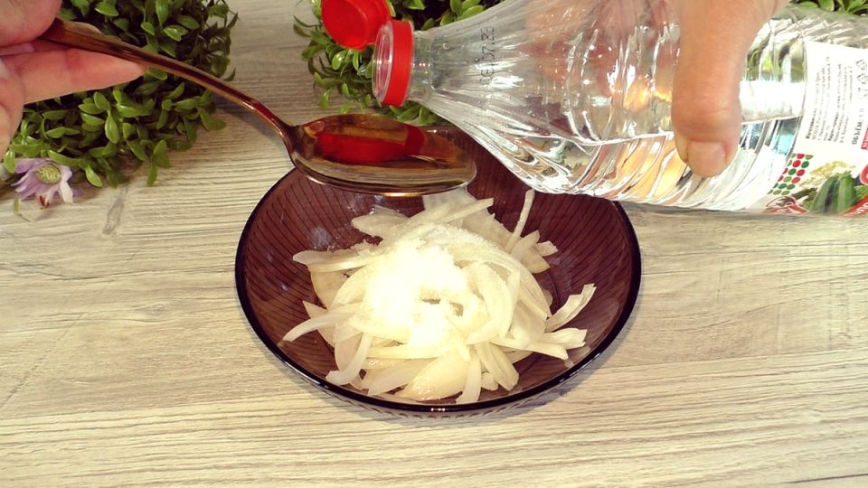 Невероятно вкусный салат из баклажанов: простой рецепт для любого дня